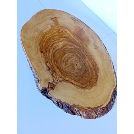 Tablas rusticas en madera olivo artesanal autenticidad y elegancia para la cocina [1]
