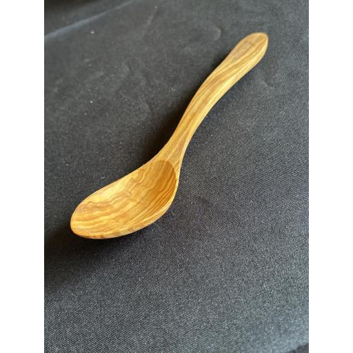 Cuchara para Comer Única Artesanal – Madera de Olivo Hecha a Mano en España, Elegante y Duradera