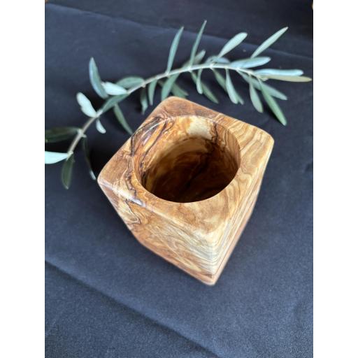 Bote para cubiertos pequeño de una pieza en madera olivo artesanal autenticidad y elegancia para la cocina [0]
