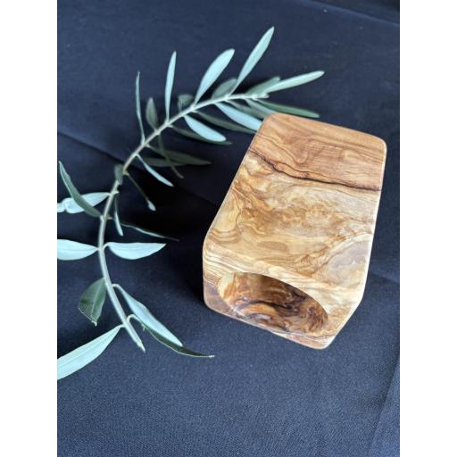 Bote para cubiertos pequeño de una pieza en madera olivo artesanal autenticidad y elegancia para la cocina [1]