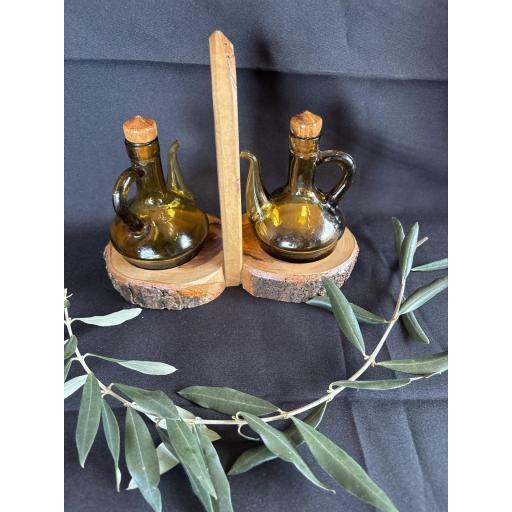Set Aceitera y Vinagrera de Madera de Olivo – Artesanal, Hecho a Mano y Rústico | Maderaolivo.com [1]