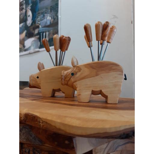 Pincho de acero con mango de madera de olivo • Pieza única • Hecho a mano • Artesanía sostenible • Fabricado en España [2]