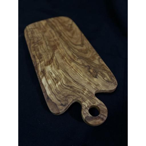 Tabla con Mango Extra grande de madera de olivo natural para cortar carnes y verduras | Antibacteriana y artesanal hecha en España