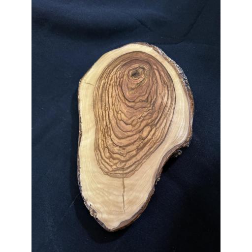 Tablas rusticas en madera olivo artesanal autenticidad y elegancia para la cocina [1]