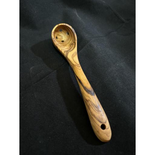 Cazo aceitunas pequeño de una pieza en madera olivo artesanal hecho a mano sostenible y duradero [2]