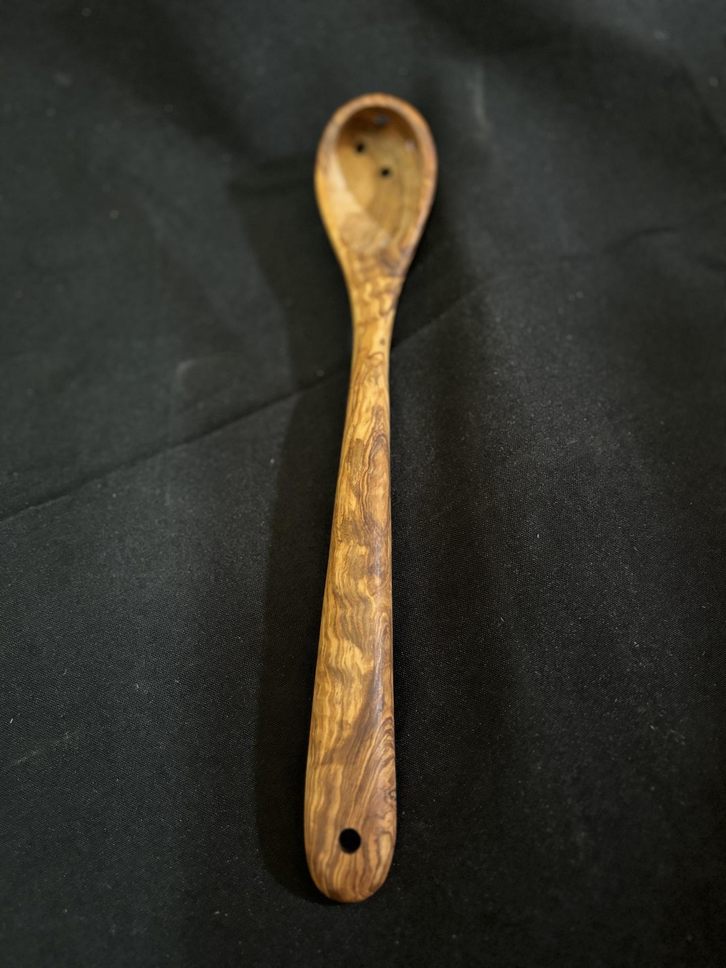 Cazo aceitunas grande de una pieza en madera olivo artesanal hecho a mano ecológico y duradero