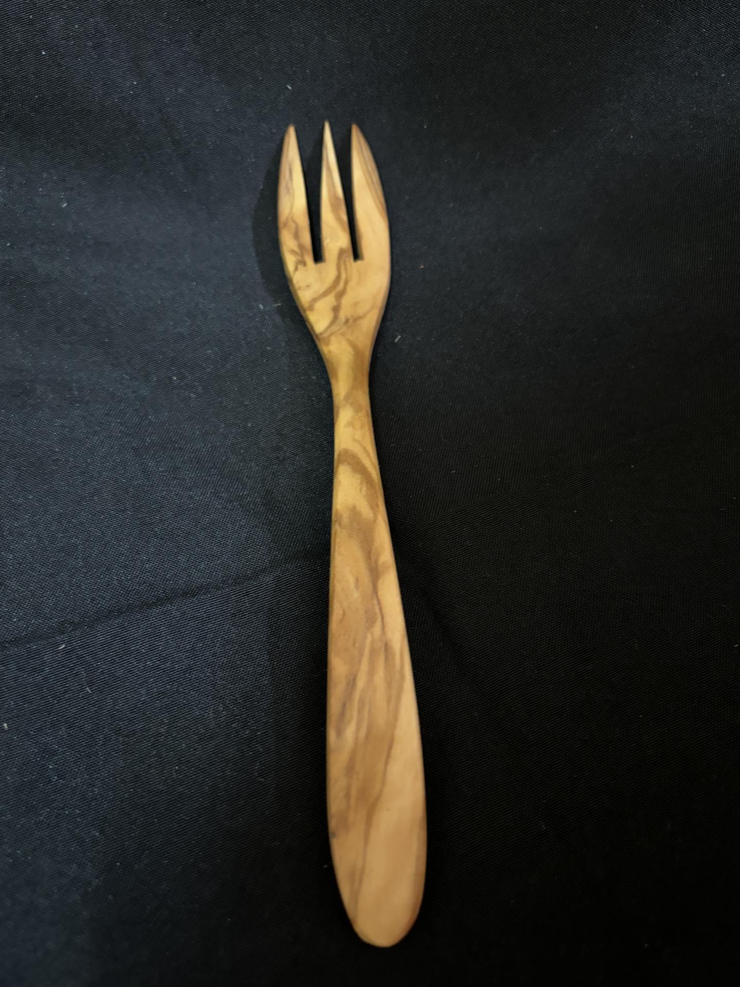 Tenedor comer unico en madera olivo artesanal hecho a mano ecológico y duradero