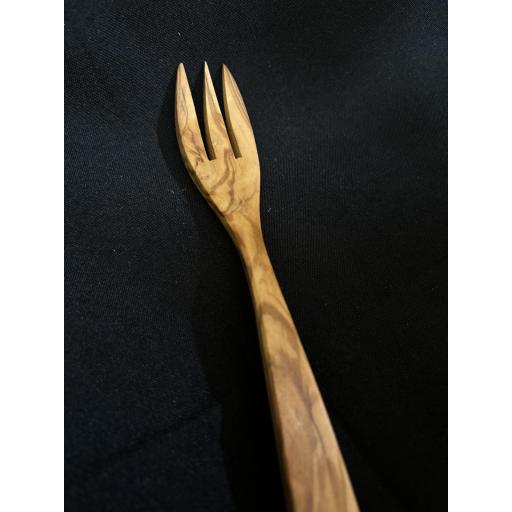 Tenedor comer unico en madera olivo artesanal hecho a mano ecológico y duradero [2]