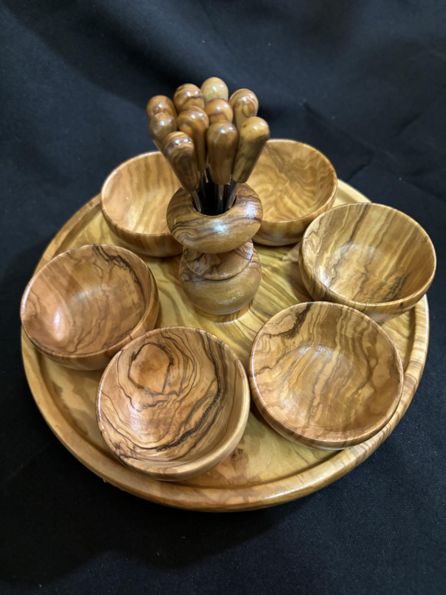 Set Bandeja cuenquitos en madera olivo artesanal autenticidad y elegancia para servir aperitivos