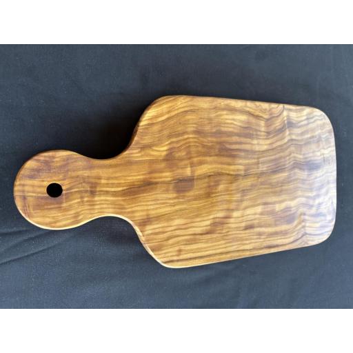 Tabla Mediana de Madera de Olivo con Mango – Sostenible, Artesanal, Hecha a Mano y Duradera | Maderaolivo.com
