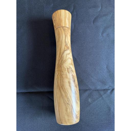 Pimentero de Madera de Olivo Liso 22 cm – Molinillo de Sal y Pimienta Artesanal Hecho a Mano en España