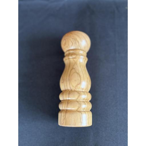 Molinillo de Sal y Pimienta de Madera de olivo – Pimentero Torneado 17 cm Artesanal | Maderaolivo.com [1]