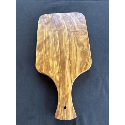 Tabla Mediana de Madera de Olivo con Mango – Artesanal, Hecha a Mano y Elegante | Maderaolivo.com