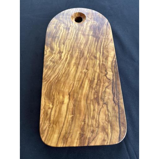 Tabla Mediana de Madera de Olivo con Agujero – Artesanal, Antibacteriana y Hecha a Mano | Maderaolivo.com