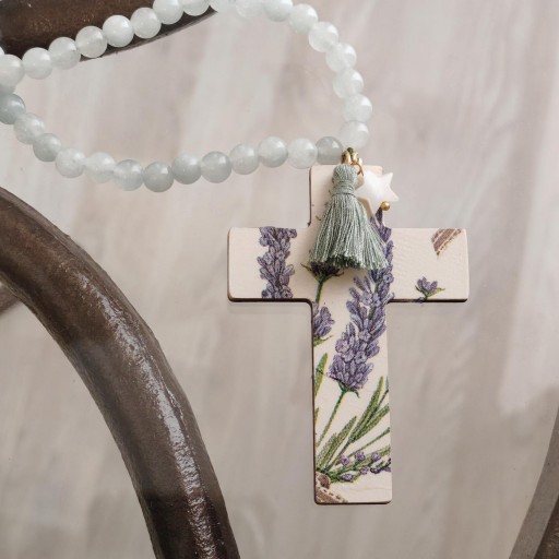 Cruz de comunión . Bolas en piedra natural y cruz de madera  pintada. 