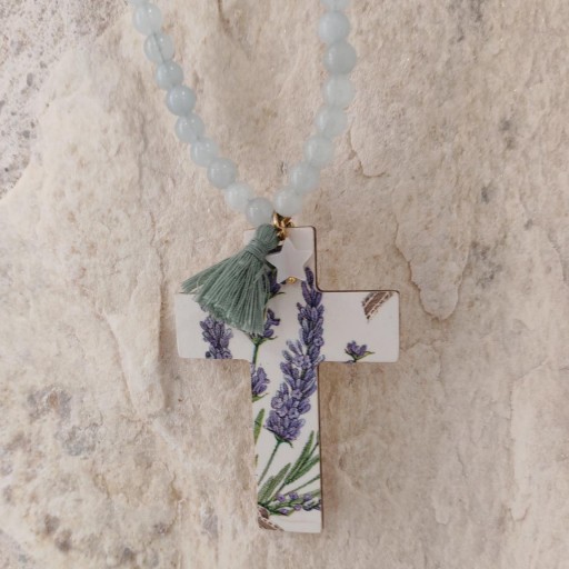Cruz de comunión . Bolas en piedra natural y cruz de madera  pintada.  [1]