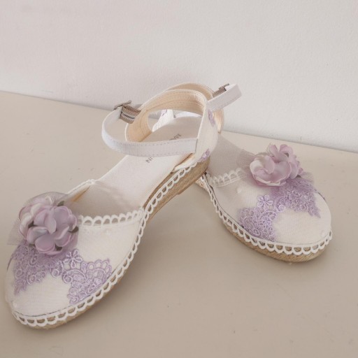 Zapatilla de comunión decorada color malva. Bajo pedido. Entrega entre 5 y 10 días laborables  [2]
