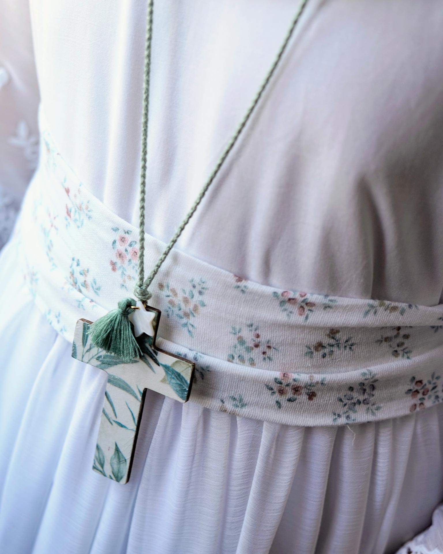 Cruz de comunión niña tonos verdes