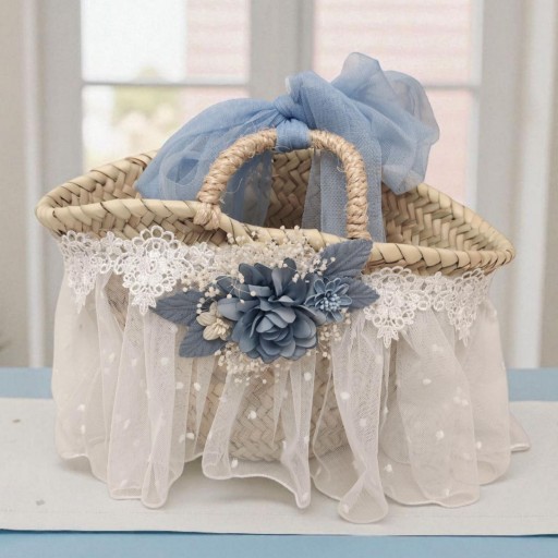 Capazo decorado azul celeste. Se hace por encargo. Entre 5 y 10 días