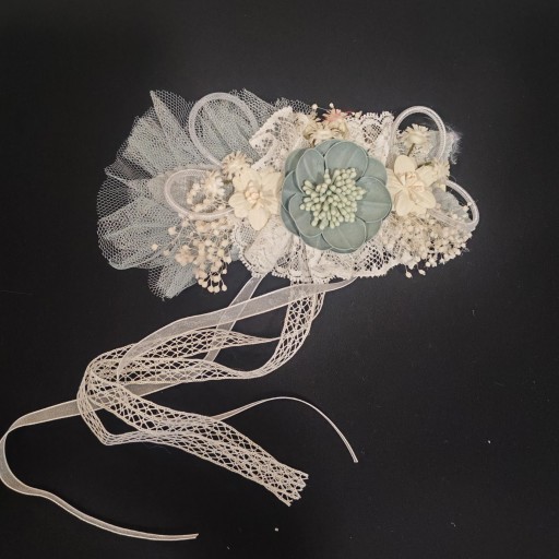 Tocado pelo verde agua