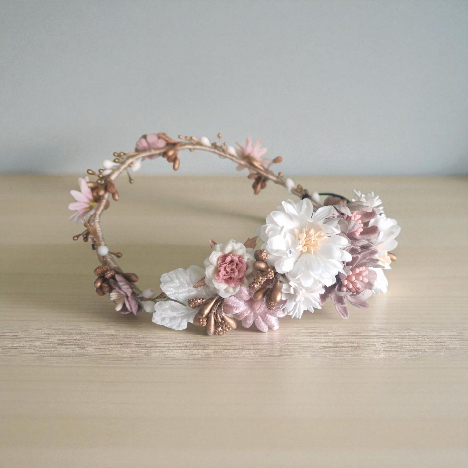 Corona comunión rosas empolvado y blanco