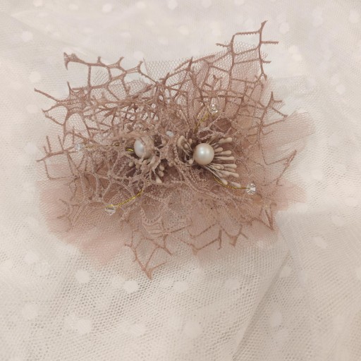 Prendído para vestido de comunión rosa empolvado.  [1]