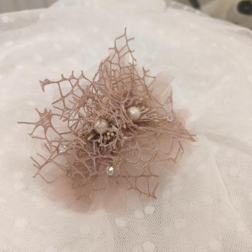 Prendído para vestido de comunión rosa empolvado.  [2]