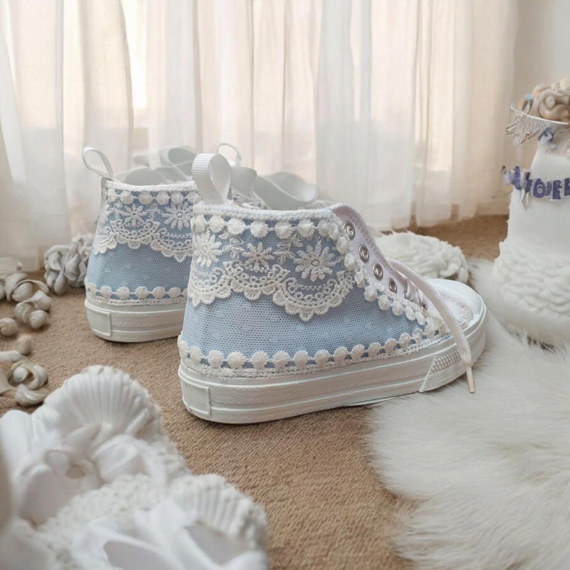 Bota tipo Conver para comunión. Disponible en más colores. Leer la descripción del producto. Se personaliza el color. Manda mensaje al wasap.