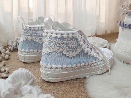 Bota tipo Conver para comunión.  Disponible en más colores. Leer la descripción del producto. Se personaliza el color. Manda mensaje al wasap. 