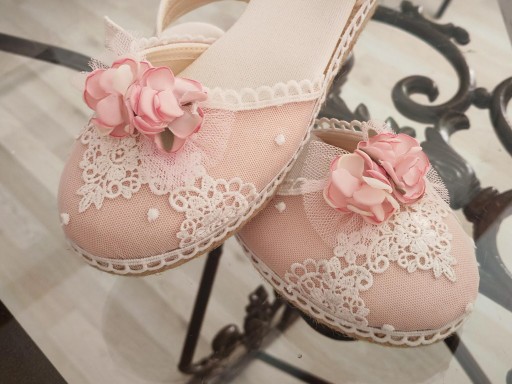 Zapatilla de esparto comunión decorada en rosa. Bajo pedido. Entrega entre 5 y 10 días laborables  [2]