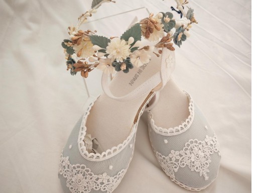 Zapatilla de comunión decorada verdea agua. Bajo pedido. Entrega entre 5 y 10 días laborables  [1]