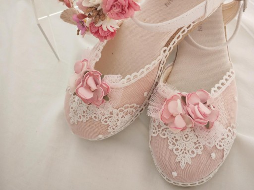 Zapatilla de esparto comunión decorada en rosa. Bajo pedido. Entrega entre 5 y 10 días laborables  [1]