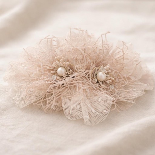 Prendído para vestido de comunión rosa empolvado. 