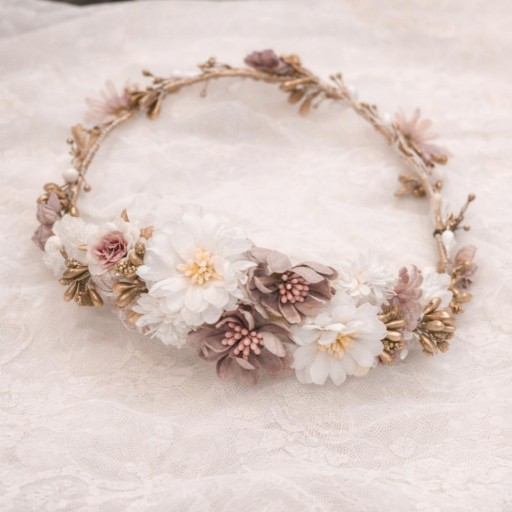 Corona comunión rosas empolvado y blanco 