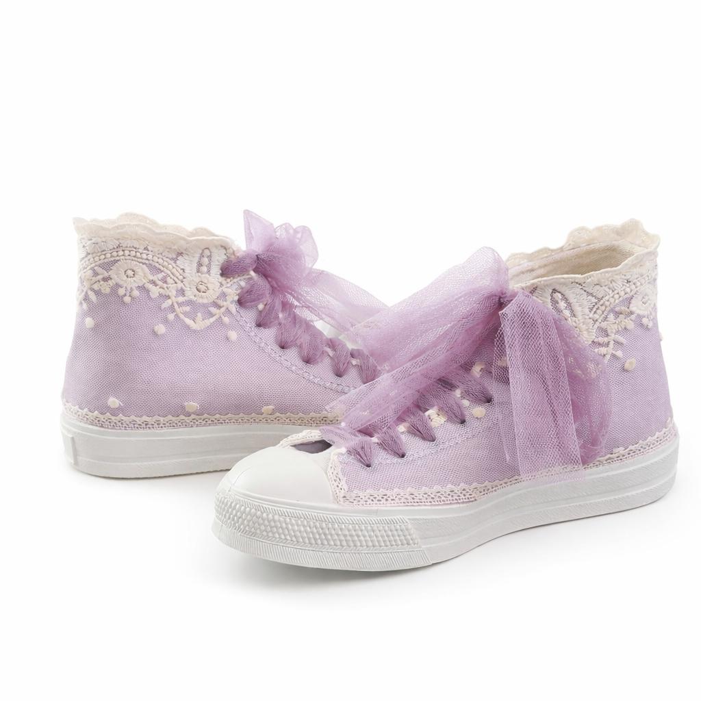 Zapatilla deportiva decorada comunión malva cordones de tul. Personaliza el color por wasap.