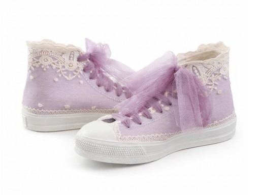 Zapatilla deportiva decorada comunión malva cordones de tul. Personaliza el color por wasap. [0]