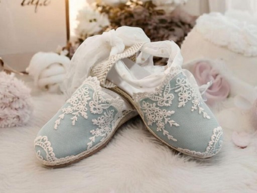 Zapatilla de esparto decoradas  de encaje crudo. Personalice el color por wasap 