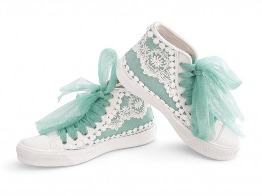 Zapatilla deportiva decorada comunión  color verde y  cordones de tul. Personaliza el color por wasap  [0]
