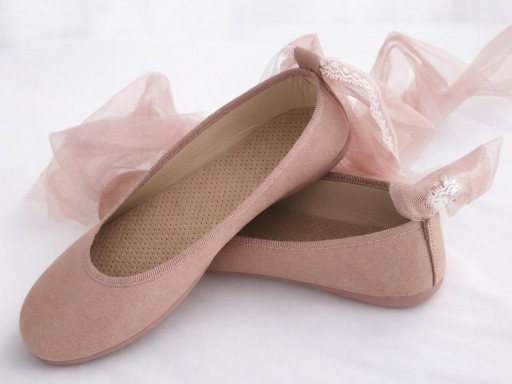 Bailarinas de comunión rosa empolvado con cintas del tul. Incluye correa con hebilla  tobillo.  Leer descripción.  Cornona no inlcuida  [0]