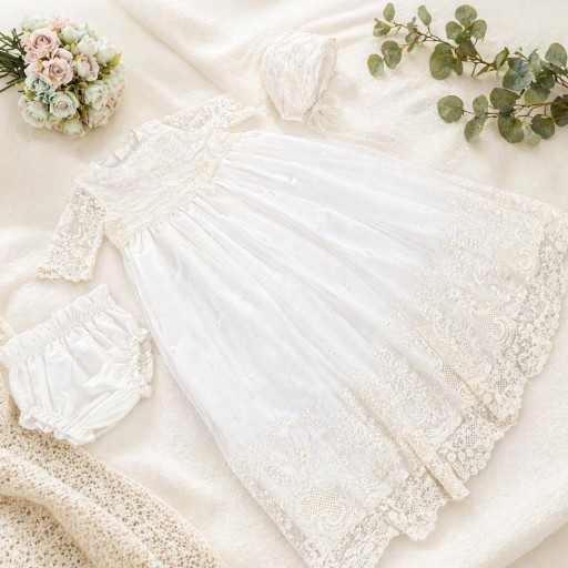 Traje cristianar tul bordado. Una prenda exquisita con 3 capas de tela. Modelo exclusivo talla 12meses. Incluye braguita y capota 