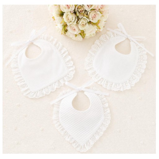Babero con encaje. Pique blanco. Tres modelos a elegir. 