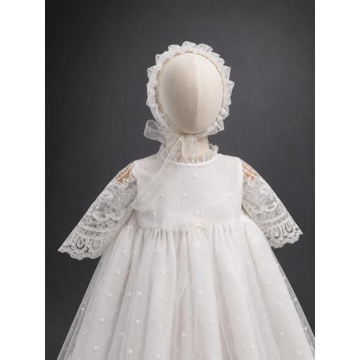 Faldón de bautizo con capota y braguita. Color blanco roto Modelo exclusivo  [1]