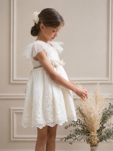 Vestido de ceremonia para niña. No incluye el tocado de la cintura. Elija un lazo de nuestra categoria lazos de tul.