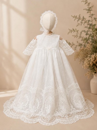 Faldón de bautizo con capota y braguita. Color blanco roto Modelo exclusivo 