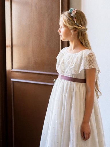Modelo Salma. Disponible tambien en blanco. El lazo no esta incluido y puede poner cualquier lazo que le guste.  [2]