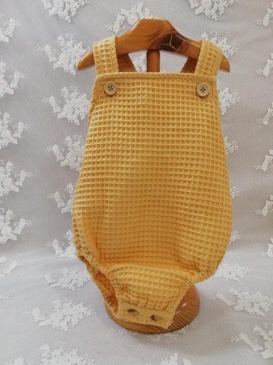 Ranita peto tejido waffle de algodón. Ranita de verano para bebe. Diseño unisex 