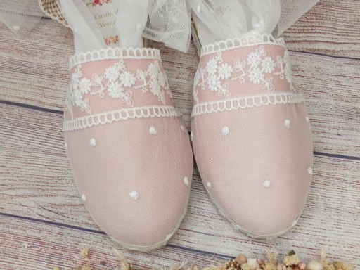 Zapatillas de esparto decoradas rosa empolvado y blanco roto.  Se puede personalizar el color [2]