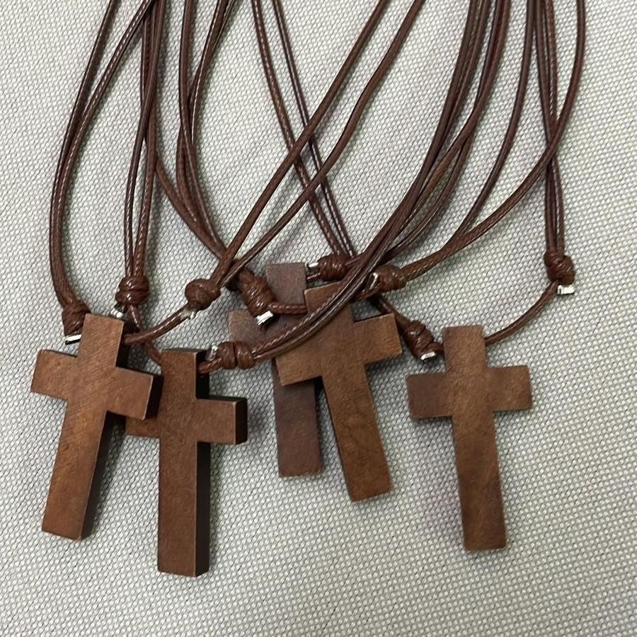Collar comunión cruz de madera y cuero. La cruz mide 4 cm 