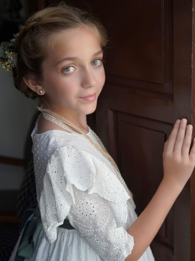 Modelo Candela. Batista blanca de algodón bordado. [3]