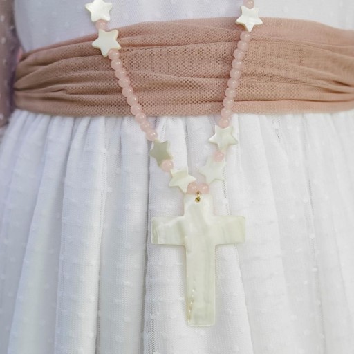 Cruz de nacar blanca y piedra natural rosa cuarzo con estrellas de nacar de adorno